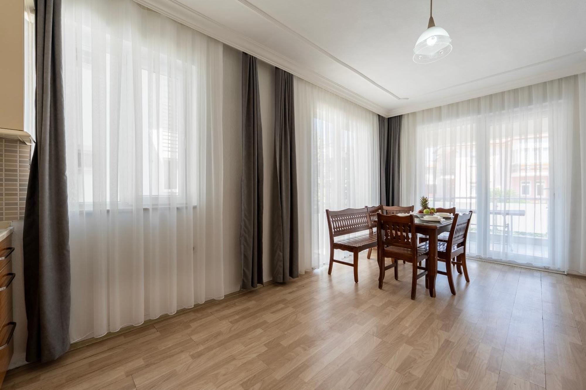 Two Bedroom In Close To Centre *