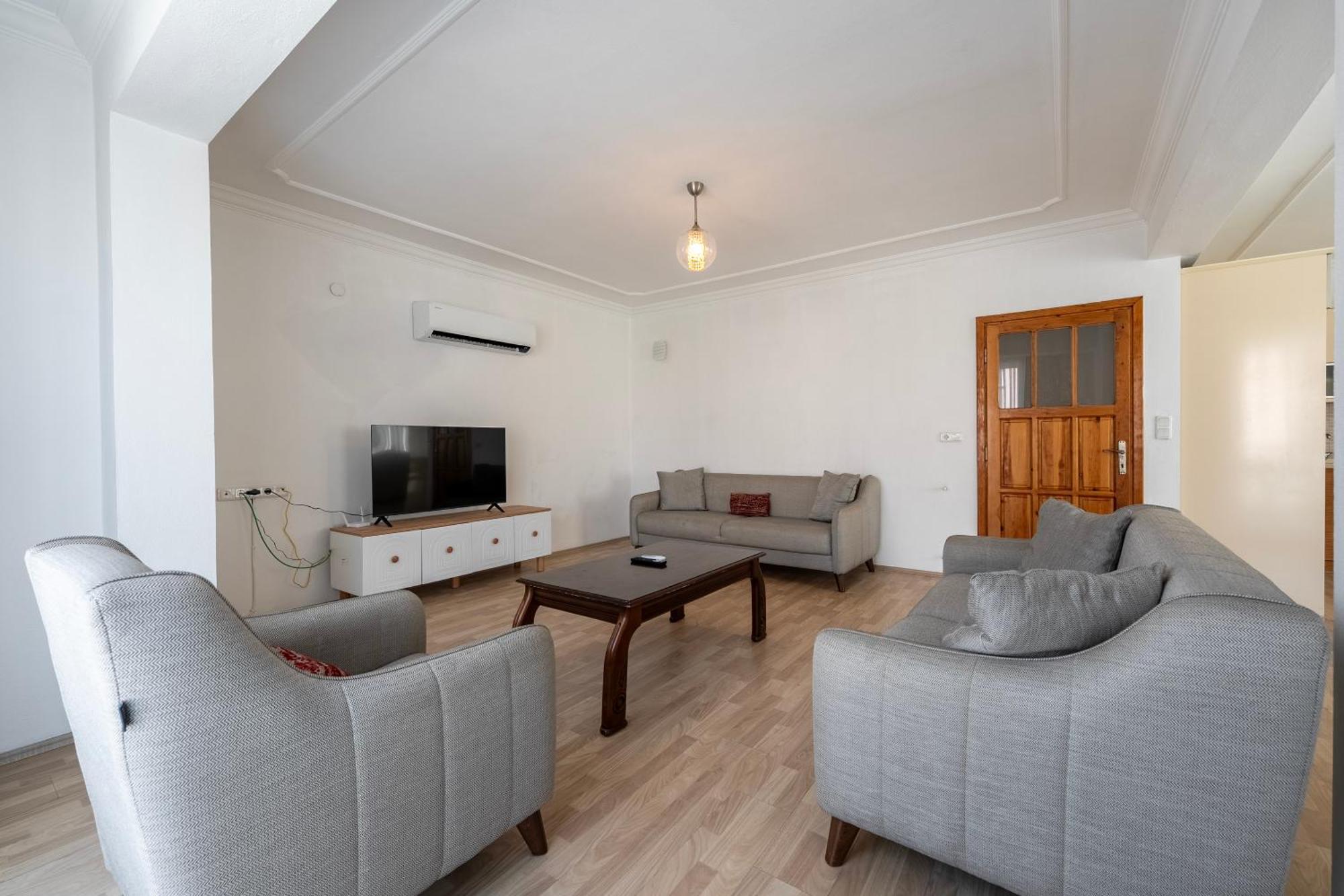 Apartment Two Bedroom In Close To Centre *
